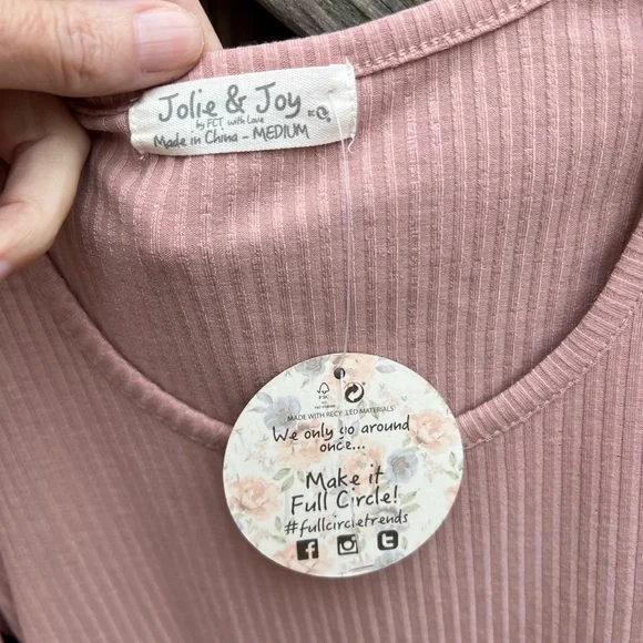 👗Jolie & Joy Ruffled Pink Top - Picture 3 of 8